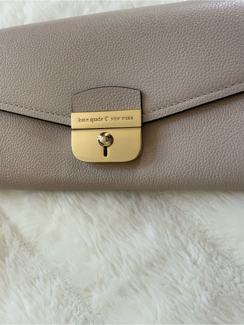 Kate Spade Wallet. - Picture 4 of 10
